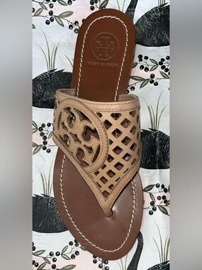 Tory Burch Beige/Tan Miller Cutout Leather Thong Sandals
